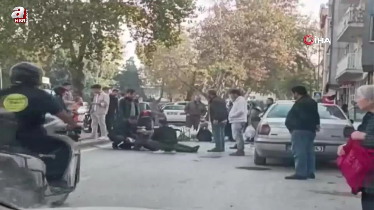 Motosiklet yayaya böyle çarptı: 2 yaralı