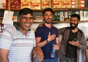 Bakkala gelen gülme krizine giriyor