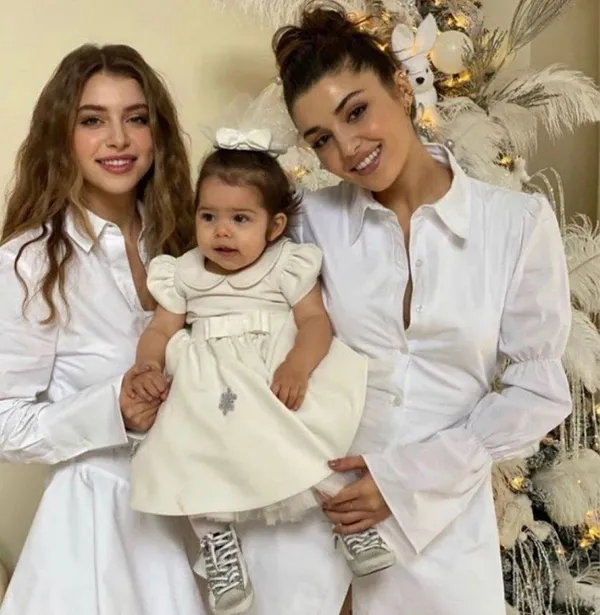Hande Erçel ile kardeşi Gamze Erçel sevinç ve hüznü bir arada yaşadı! Bir süredir tedavi olan Mavi’nin...