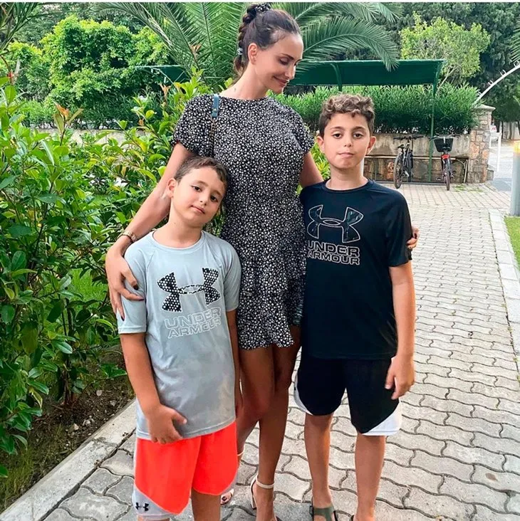 Mustafa Sandal’ın eski eşi Emina Jahovic ve çocukları koronavirüse yakalandı