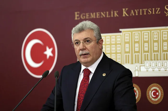 Son dakika: AK Parti’den Başkan Erdoğan’ın adaylığıyla ilgili tartışmalara net yanıt: Yapay gündem! Hukuki problem yok