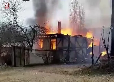 Ev ve ahır alev alev yandı