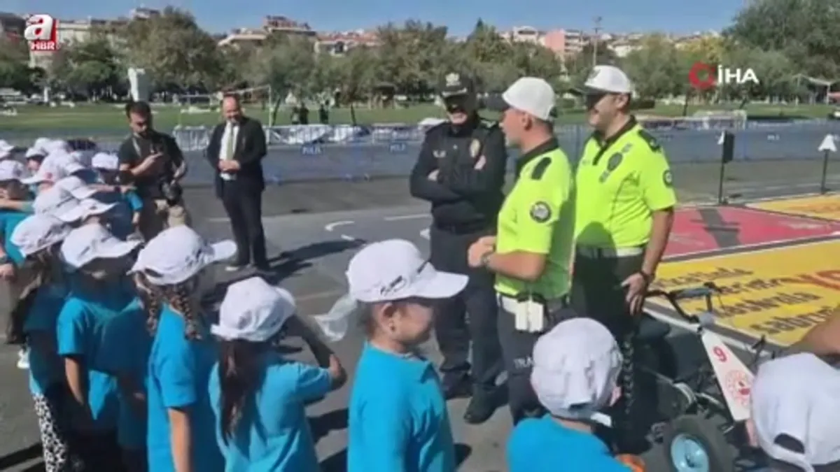 Tekirdağ'da öğrencilere mobil tırla trafik eğitimi