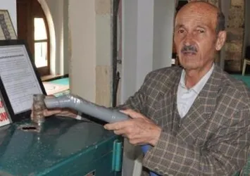 Camide kasaya atılan paraları çaldılar