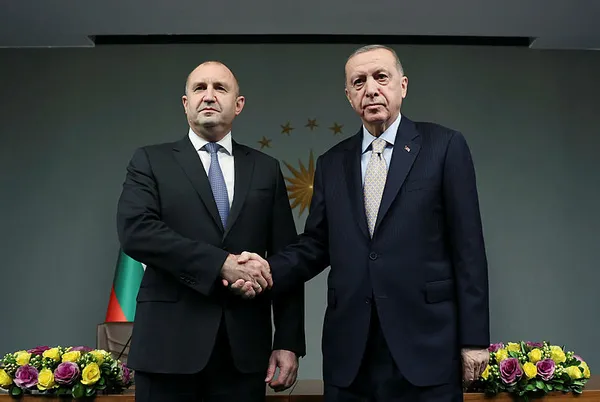 baskan-erdogan-ve-bulgaristan-cumhurbaskani-rumen-radevden-flas-aciklamalar-hedefimiz-10-milyar-dolar-1670601909459.jpg Başkan Erdoğan ve Bulgaristan Cumhurbaşkanı Rumen Radev'den flaş açıklamalar: "Hedefimiz 10 milyar dolar" - 6