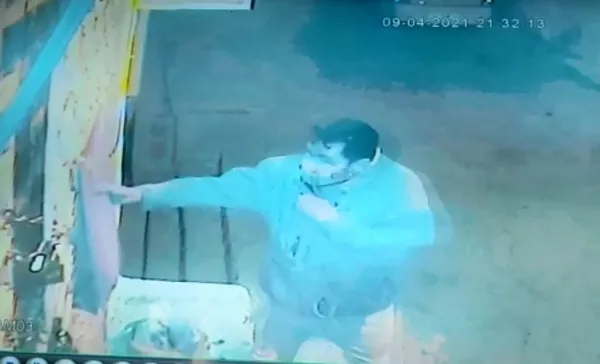 1618950791582.jpg Türk bayrağına çirkin saldırı! Polis çalışma başlattı - 1