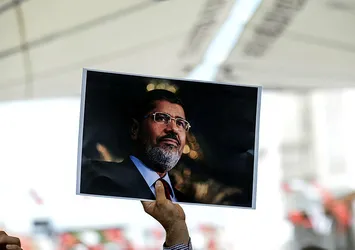 İran'dan Mursi kararı