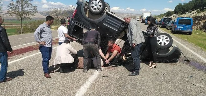 Gaziantep’te 2 otomobilin çarpıştığı kazada 4 kişi yola savruldu
