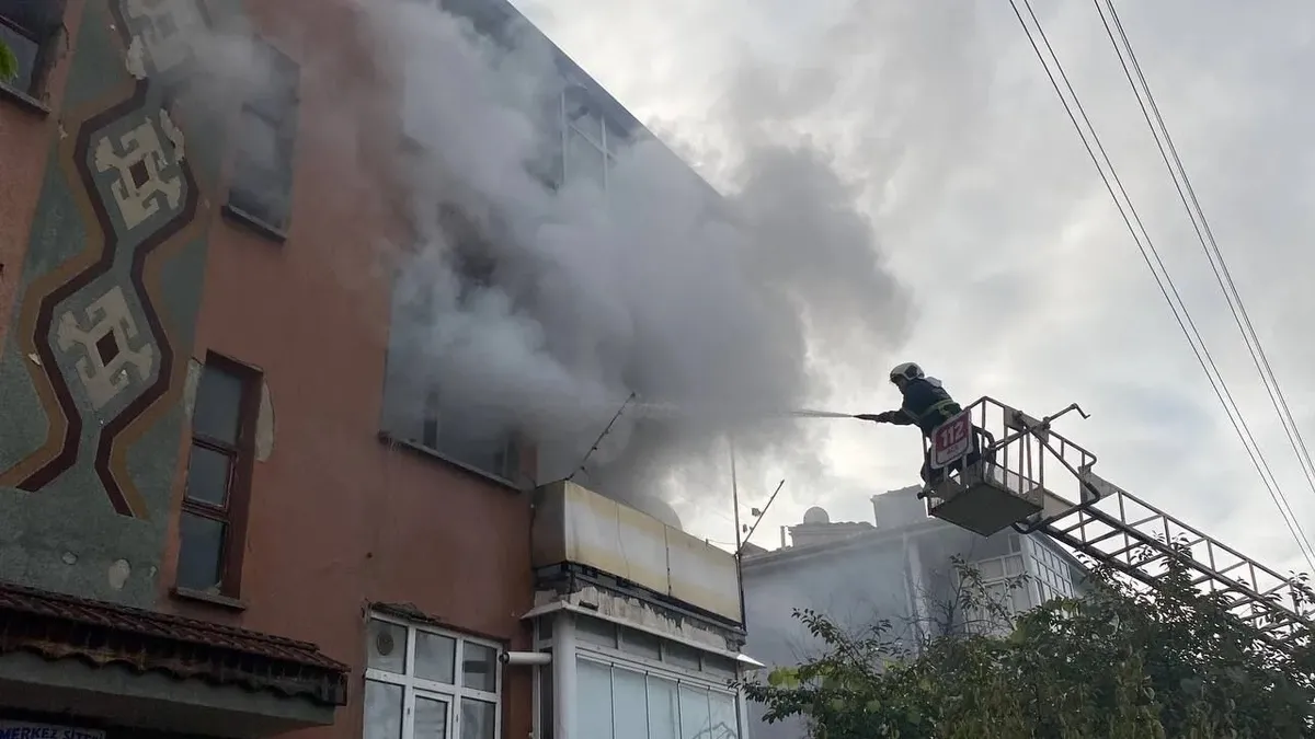 Karabük'te apartman dairesinde çıkan yangın söndürüldü