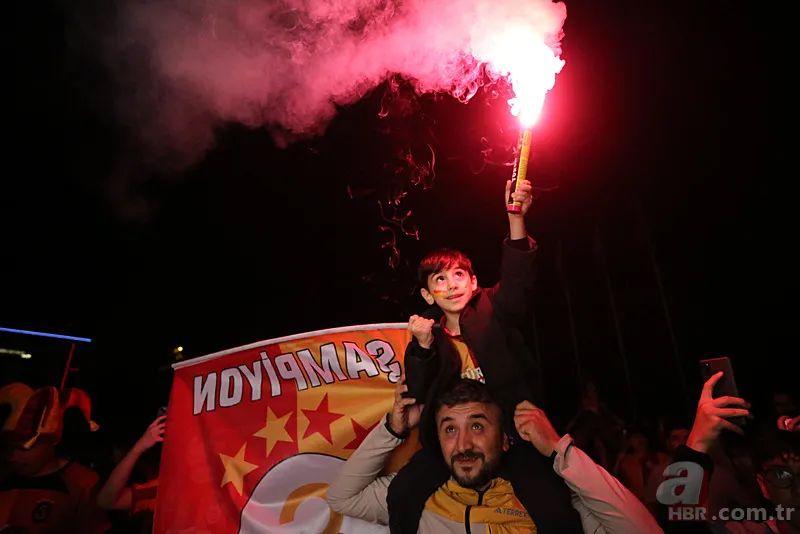 Galatasaray'ın şampiyonluğu tüm yurtta kutlanıyor! Taraftarlar sokaklara döküldü 14