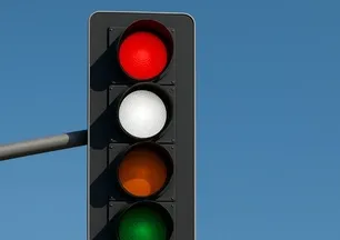 Trafikte devrim! Trafik ışıklarına beyaz da geliyor: İşte anlamı