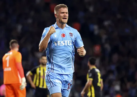 Andreas Cornelius'tan hayran bırakan istatistik! Tabelayı değiştirmeye devam ediyor
