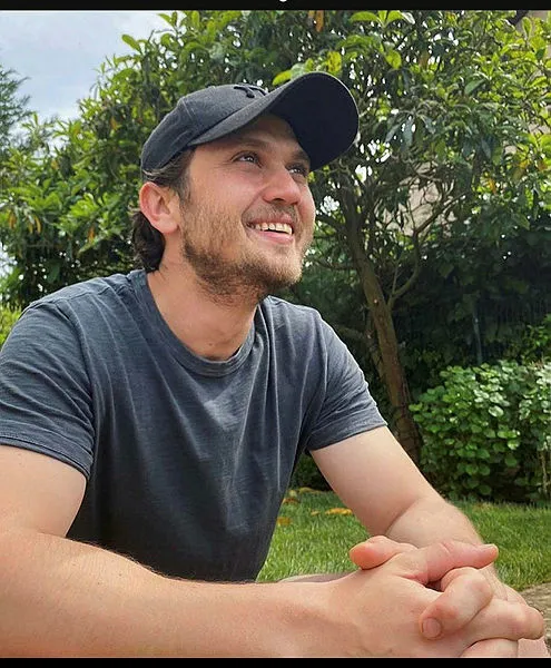 Aras Bulut İynemli Kubilay Aka’ya ilk yardıma koştu! Apar topar hastaneye kaldırdı