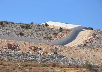 Irak sınırına hendekli duvar