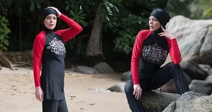 Lindsay Lohan tesettür mayosu giydi!