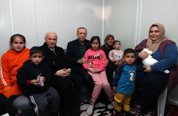 1677215314714.jpg Başkan Recep Tayyip Erdoğan'dan kurmaylarına talimat! Yeniden yapılandırmanın sloganı şekillendi | Müteahhitlere yeni belge: O dönem bitiyor - 7