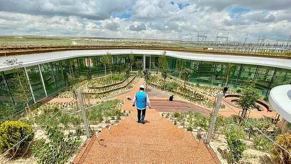 Avrupa’nın en büyüğü 2700 metreden görüntülendi! İşte 2 milyon evin elektriğini karşılayan Kalyon Karapınar GES