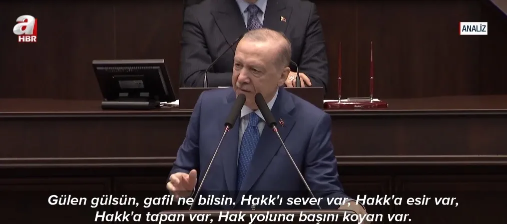 analiz-siyasette-vefa-sinavi-lidere-yuk-mu-lidere-destek-mi-1791591840161.jpg Başkan Erdoğan, “Bizim davamızda 'ben' yoktur, 'biz' vardır.” dedi (Fotoğraf: ahaber.com.tr / ekran görüntüsü)