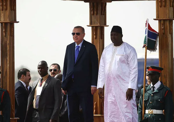 Son dakika: Başkan Erdoğan, Gambiya Cumhurbaşkanı Adama Barrow tarafından resmi törenle karşılandı