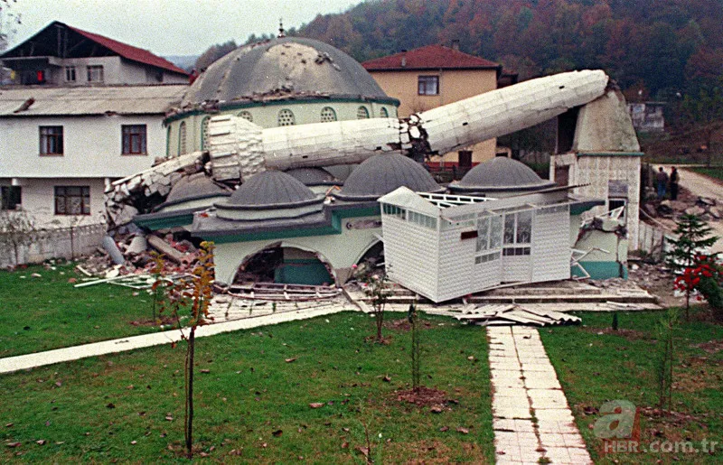 17 ağustos depremi kaç şiddetinde oldu? 1999 depremi saat kaçta meydana geldi? Kaç saniye sürdü? Merkez üssü neresiydi? 8