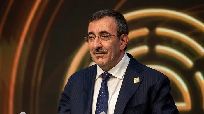 cumhurbaskani-yardimcisi-cevdet-yilmazdan-flas-aciklamalar-kamu-calisanlarina-destek-geliyor-1715975786704.jpg Cumhurbaşkanı Yardımcısı Cevdet Yılmaz'dan flaş açıklamalar! Kamu çalışanlarına destek geliyor - 1