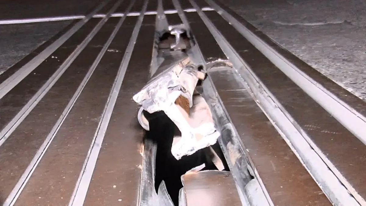 Bayrampaşa'da devrilen motosikletteki 2 kişi yaralandı