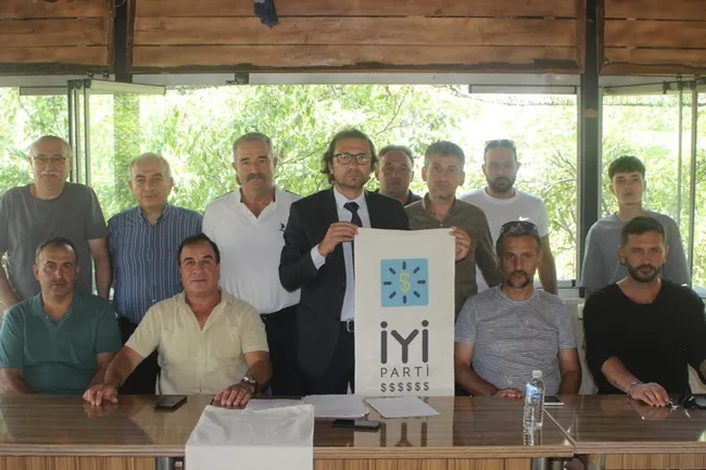 1692973320872.jpg İYİ Parti'de toplu istifa depremi: Milletvekilliği sıralarını para karşılığı satmışlar - 1