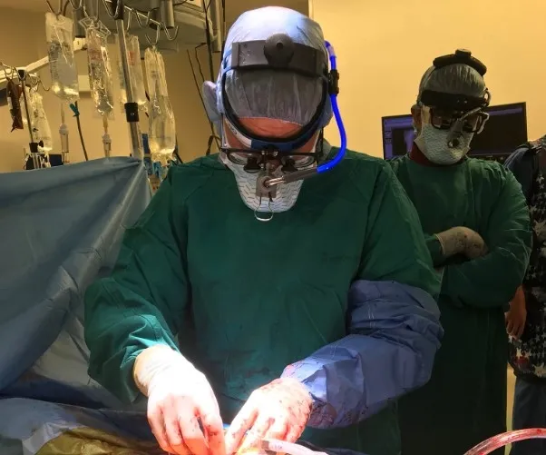 Doktorlar, ölü kalbi 8 saat sonra çalıştırıp başka hastaya nakil etti - 1