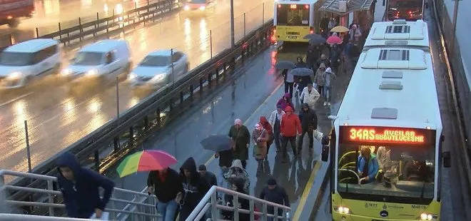 İstanbul’da yağmur ve kazalar trafiği felç etti!