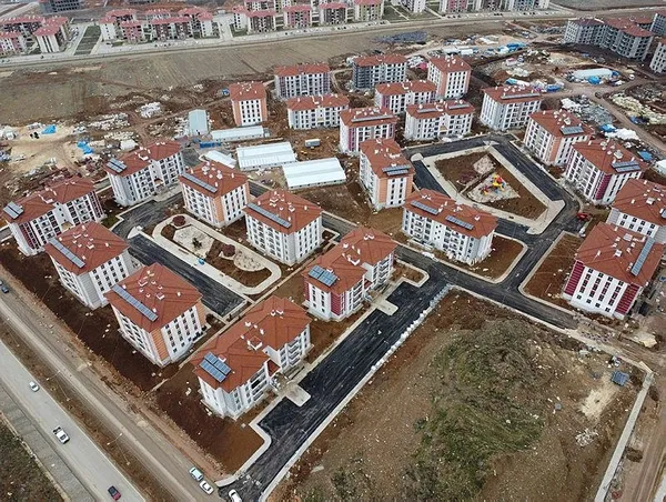 deprem-konutlari-hak-sahiplerine-teslim-ediliyor-1706914977909.jpeg