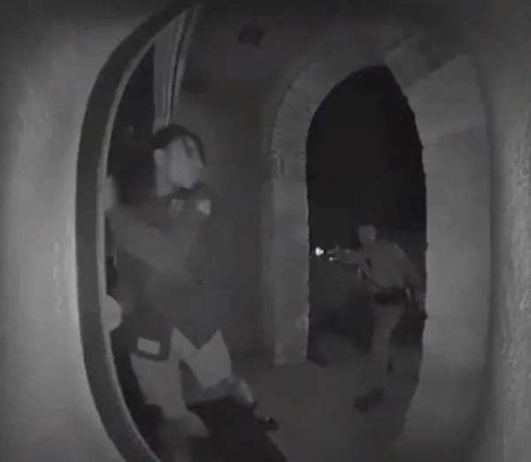 ABD'de yeni bir George Floyd vakası! Irkçı polisler 18 yaşındaki siyahi gence saldırdı - 1