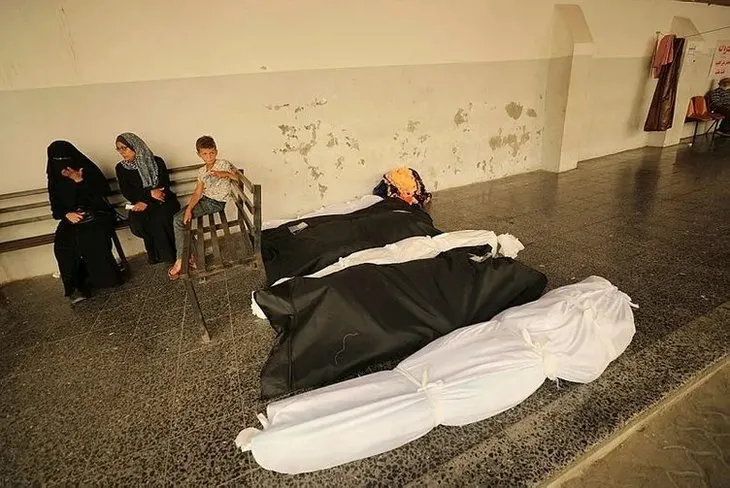 Katil İsrail'in Nusayrat Katliamı sonrası sokaklar ölülerle doldu! Netanyahu'nun talimatıyla 3 kampa birden saldırı