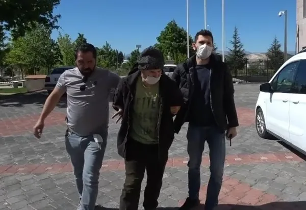 Anne ve babasını bıçaklayarak öldüren zanlının ifadesi kan dondurdu - 4