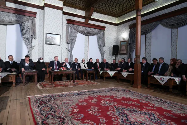 baskan-recep-tayyip-erdogandan-tokatta-ciftcilerle-duzenlenen-ozel-bulusmada-onemli-aciklamalar-1648320783900.jpg