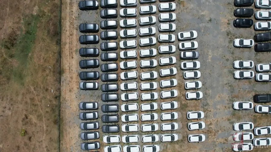 İstanbul'da sıfır otomobil sorunu yaşanırken çileden çıkaran görüntüler! Stok araçlar böyle bekletiliyor 6