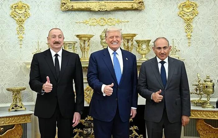 baskan-erdogan-azerbaycan-cumhurbaskani-aliyev-ile-gorustu-baris-yolunda-saglanan-ilerleme-memnuniyet-verici-1754753818797.jpeg (Foto: AA)