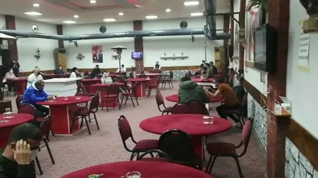 İzmir'de kumar oynamak için brandadan çadır yapmışlar - 4