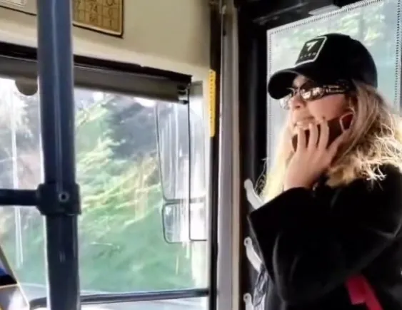 1771674027278.jpeg Köpeğiyle İETT otobüsüne binen kadından başörtülü kadına tehdit: Beynine hava sokarım | Böyle gözaltına alındı - 2