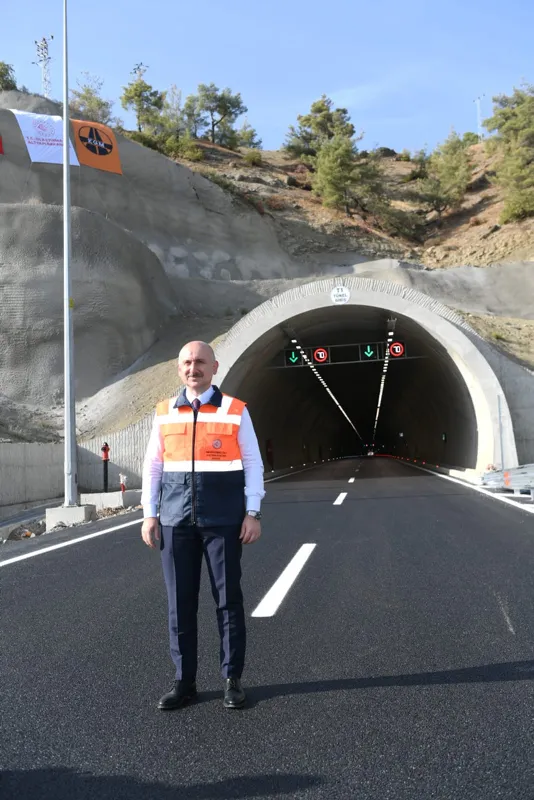 Bakan Karaismailoğlu açıkladı! Türkiye’de bir yılda bölünmüş yollardan toplam 18 milyar 501 TL akaryakıt tasarrufu sağlandı