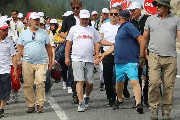 tanju-ozcan-binaya-sokmayin-talimati-veren-kilicdaroglunu-topa-tuttu-orasi-senin-babanin-ciftligi-mi-1688729918916.jpeg Bolu Belediye Başkanı Tanju Özcan Kemal Kılıçdaroğlu'nu topa tuttu: Genel merkez senin babanın çiftliği mi? - 1