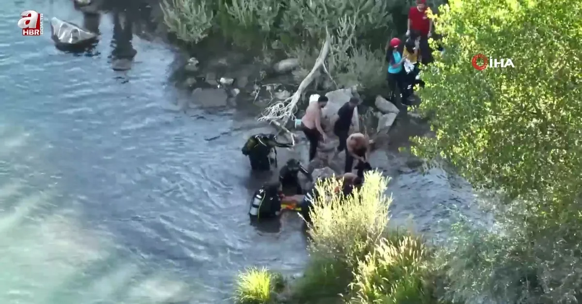 Serinlemek için çaya giren genç boğuldu