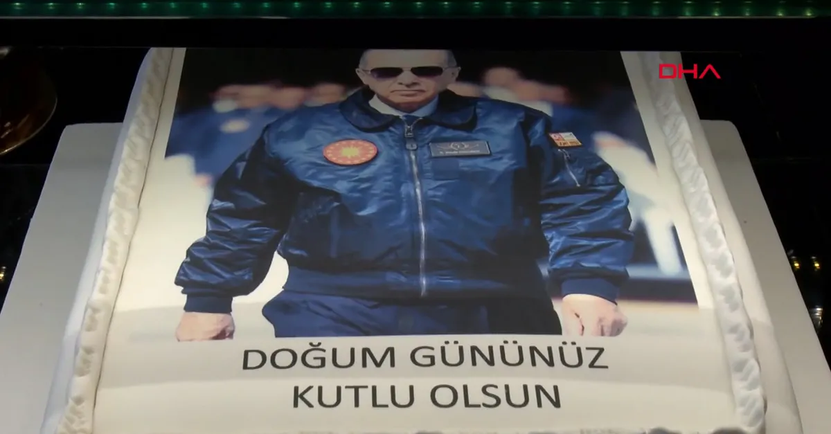 Başkan Erdoğan'a evinin önünde doğum günü sürprizi