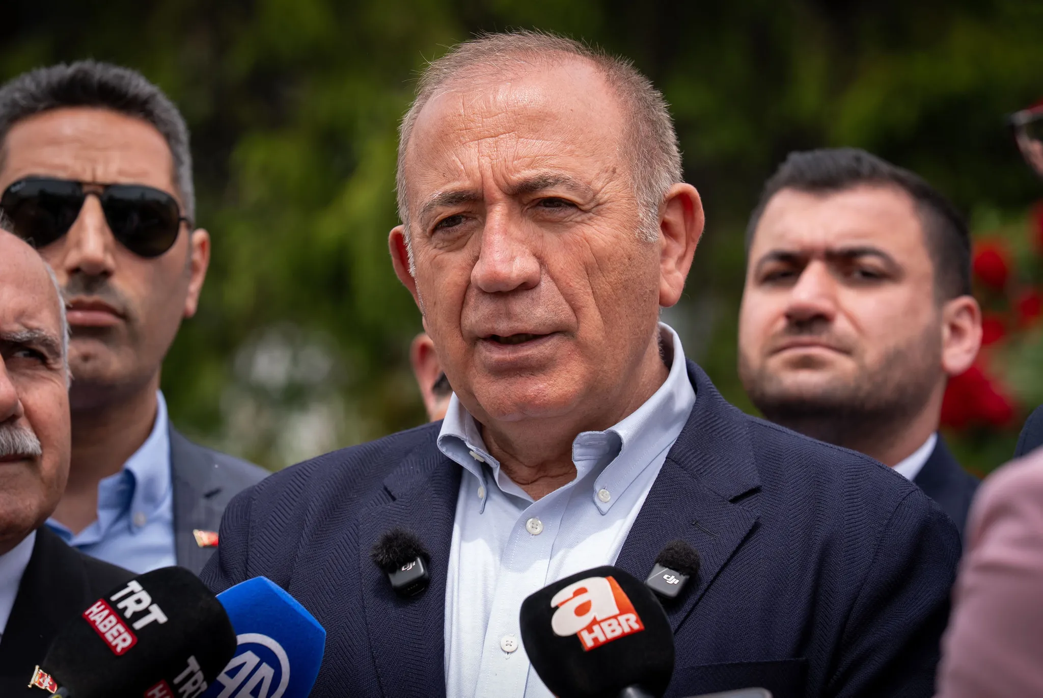 Gürsel Tekin’den Özgür Özel ve trollere sert mesaj: Retweet yaparak kazanılmıyor
