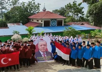 Endonezyalı yetim öğrenciler Başkan Erdoğan için dua ediyor! "Onun zaferi bizim zaferimizdir"