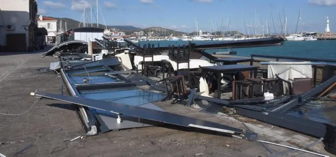 Camlar patladı tekneler battı! Fırtına İzmir’i yerle bir etti