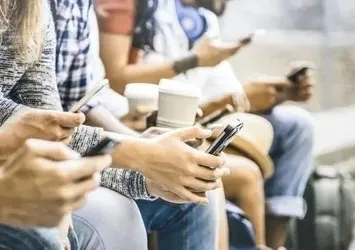 Üniversite öğrencilerine müjde: Vergisiz telefon ve bilgisayar desteği verilmesi hakkında tebliğ Resmi Gazete'de! Başvuru nereden yapılacak şartlar neler?