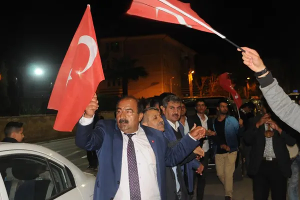 son-dakika-tahir-guvenin-olduruldugu-saldiriya-iliskin-yeni-gelisme-hdpli-vekilin-kardesi-tutuklanarak-cezaevine-gonderildi-1639248331527.jpg Son dakika: Tahir Güven'in öldürüldüğü saldırıya ilişkin yeni gelişme! HDP'li vekilin kardeşi tutuklanarak cezaevine gönderildi - 2