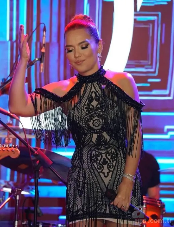 Demet Akalın yeniden sarışın oldu! 2004 yılına geri dönüş 7