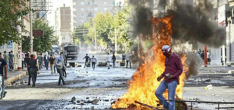 Kobani eylemleri soruşturmasında gözaltına alınan 20 kişiden 17'si tutuklandı