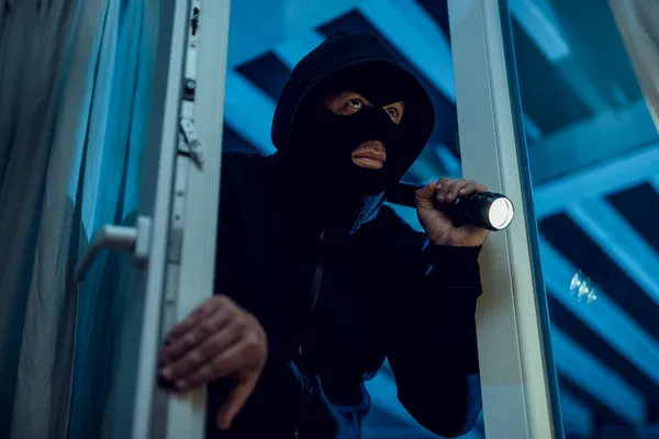 1663139611960.jpg İstanbul'da korkunç olay: Parazit filmi gerçek oldu! İki kardeşin evine gizlice yerleşip günlerce yaşadı - 5